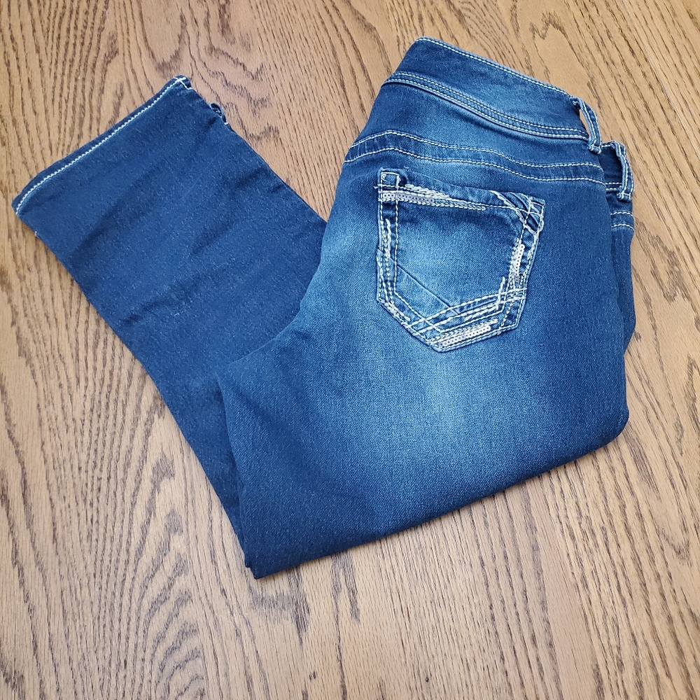 Maurices capris size large.